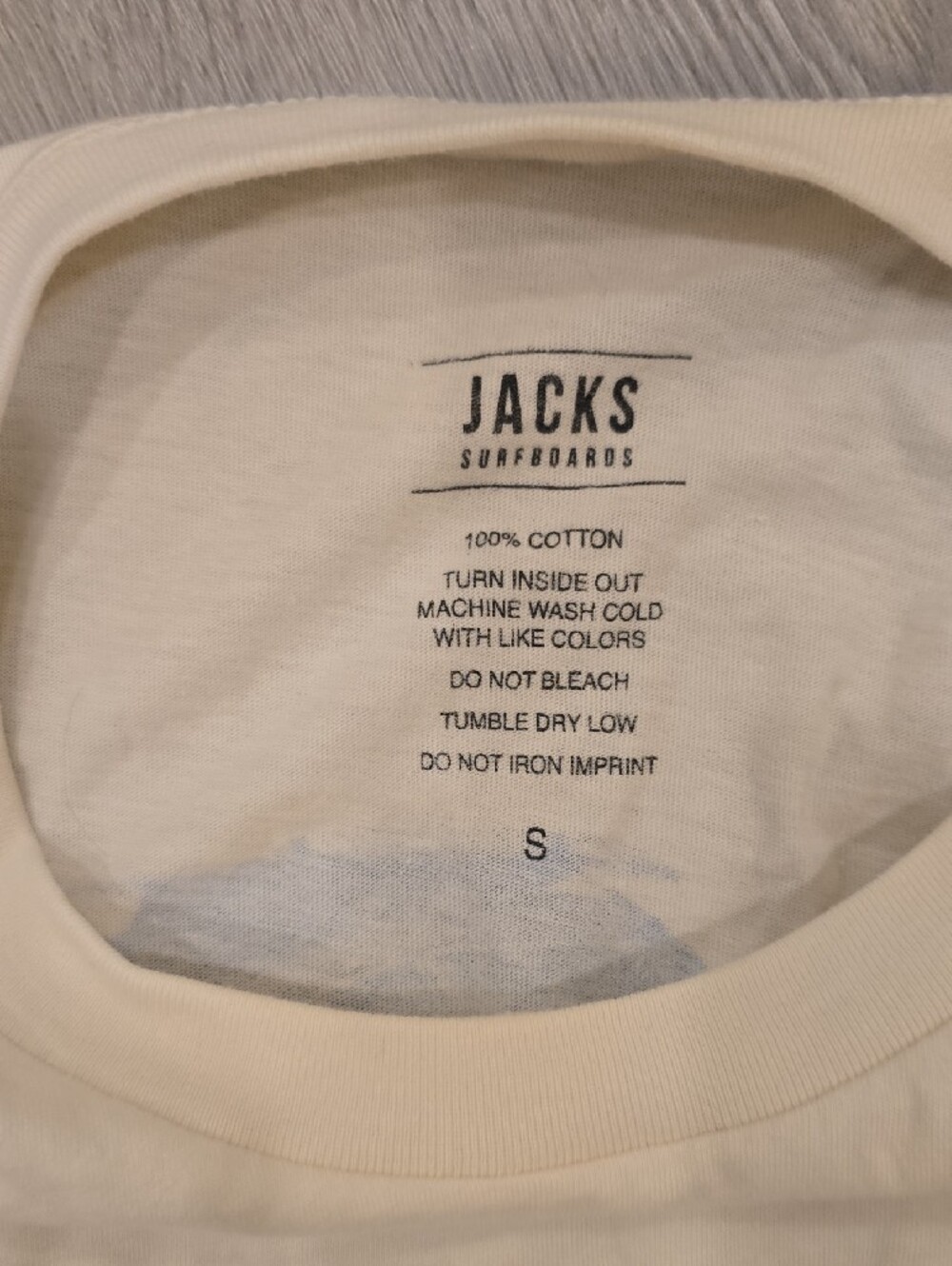 Jacks SURF shop Mens Cream Short-Sleeve PORSCHE Tee with Blue Logo - Picture 3 of 3